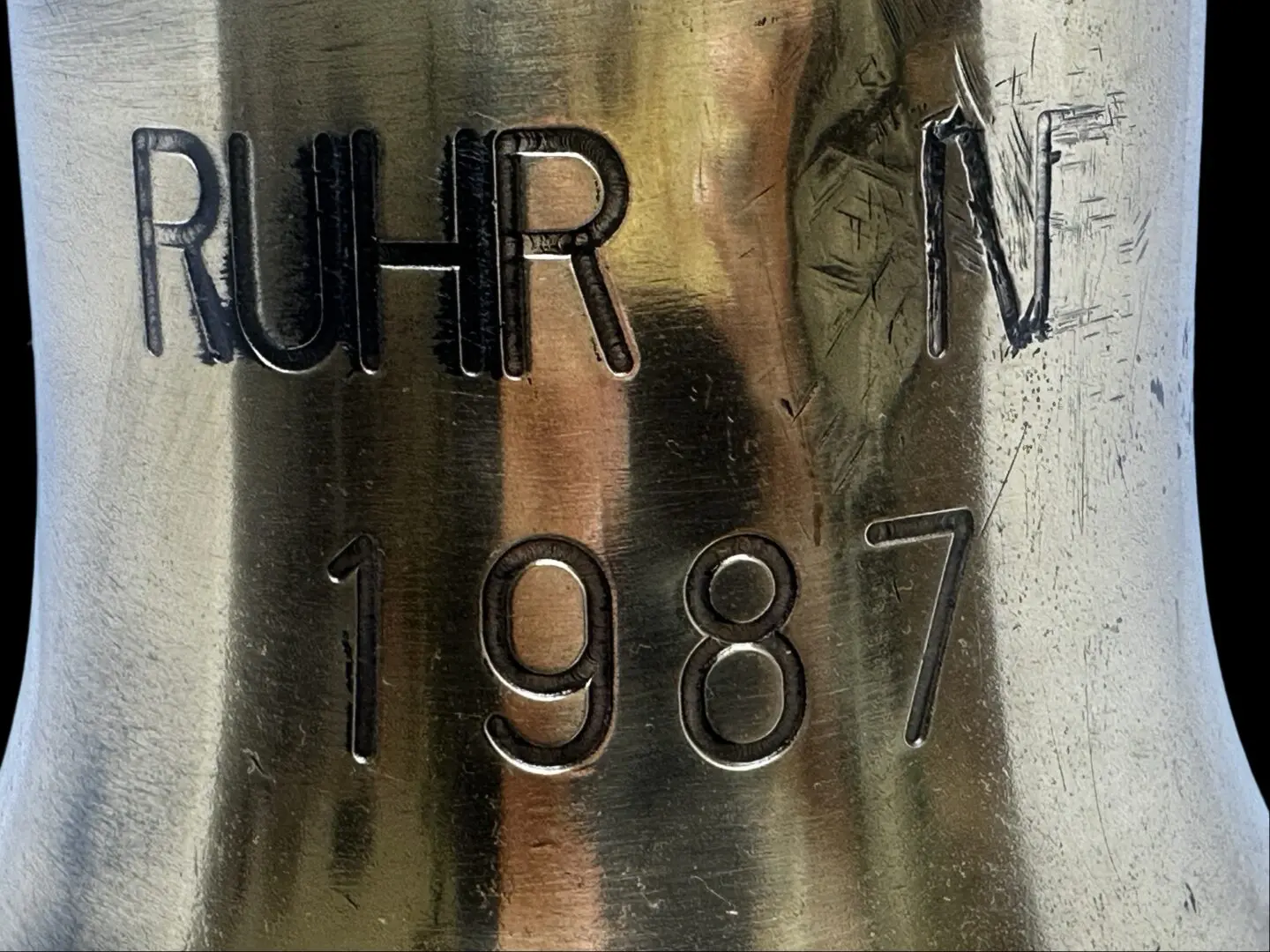 Metal surface with "RUHR N 1987" engraved.