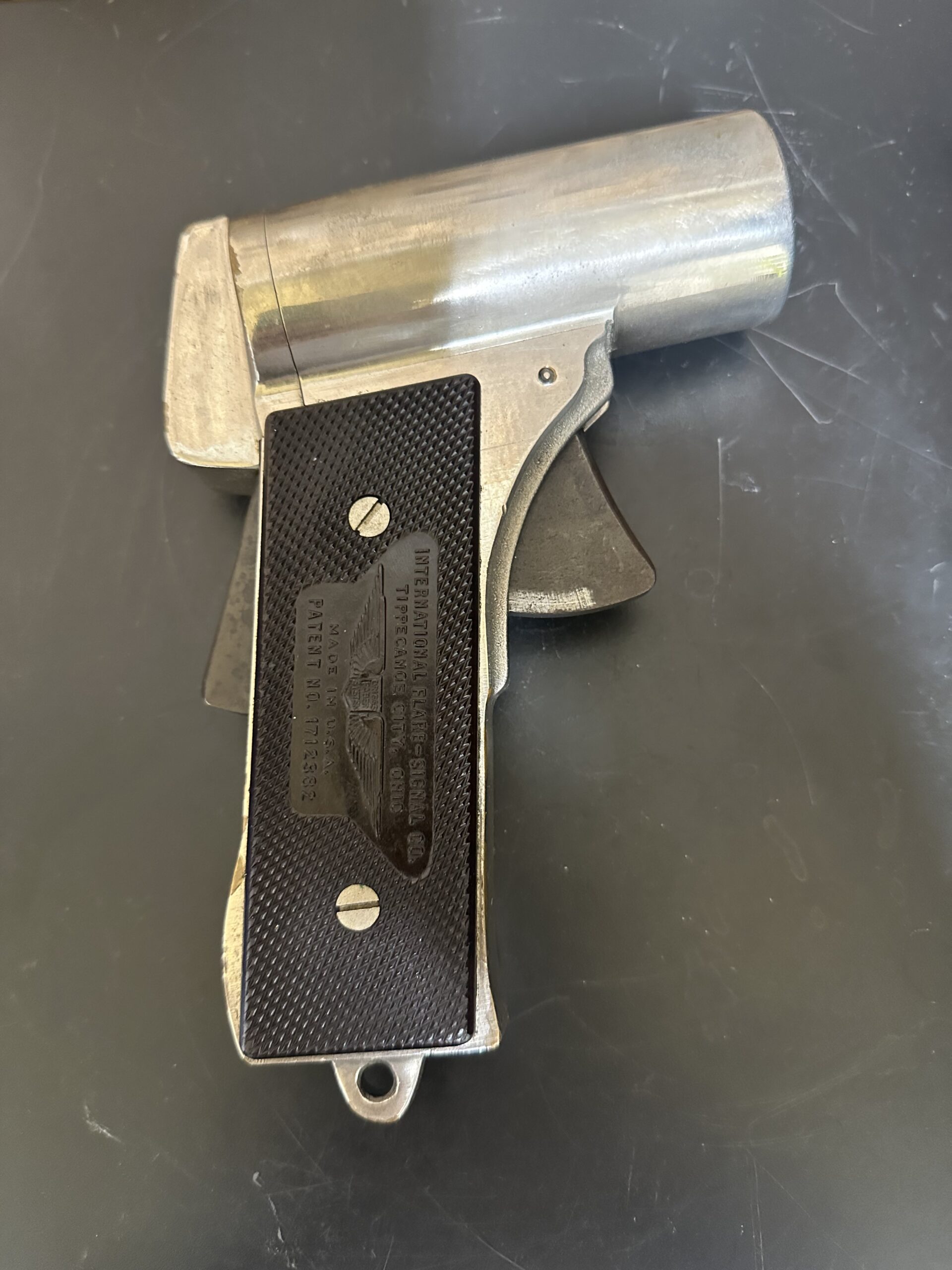 U.S. WW II M2 Pyrotechnic Pistol / Flare Gun